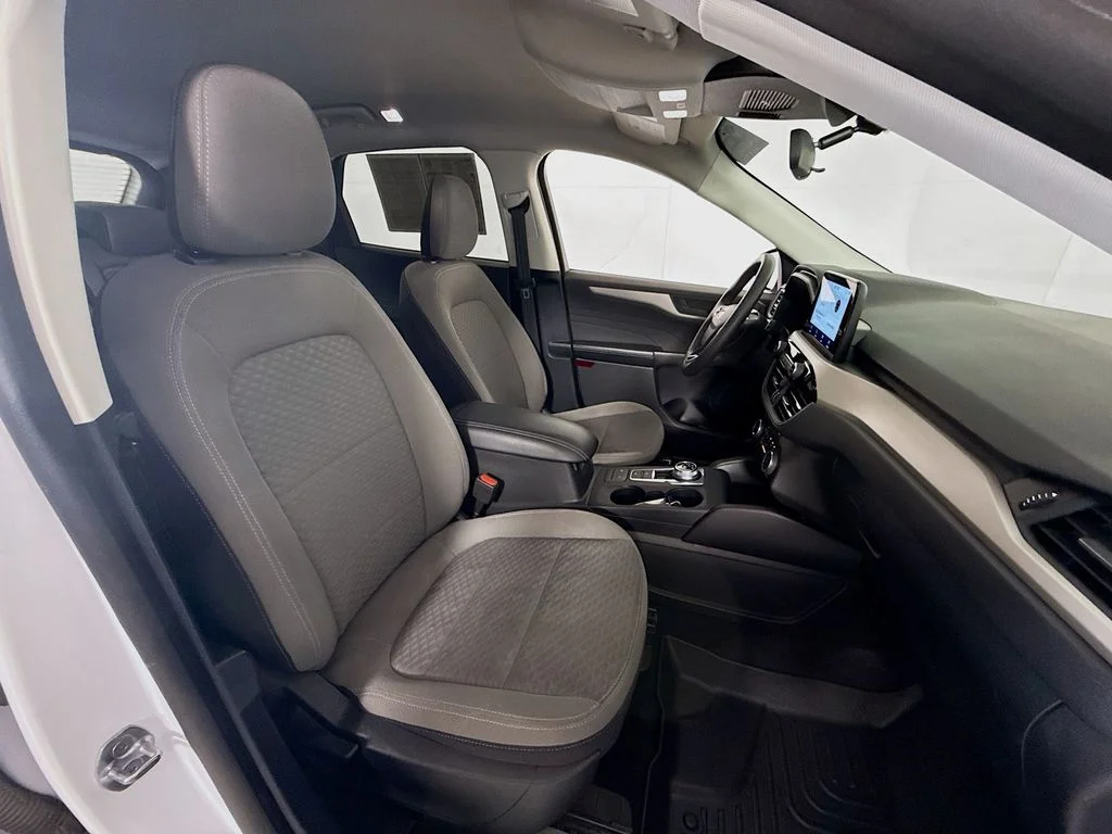 Used 2022 Oxford White Ford SE image 27