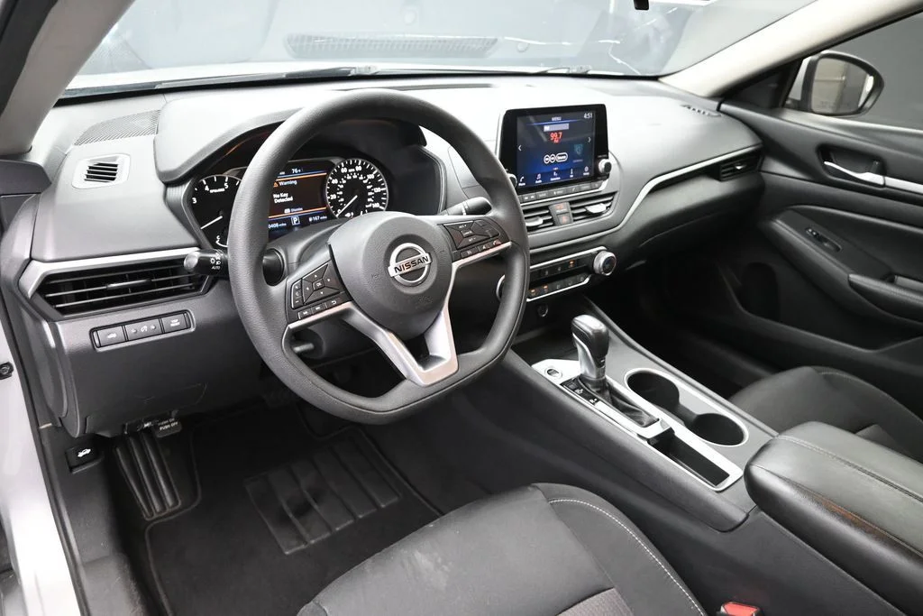 Used 2022 Silver Nissan 2.5 SV image 18