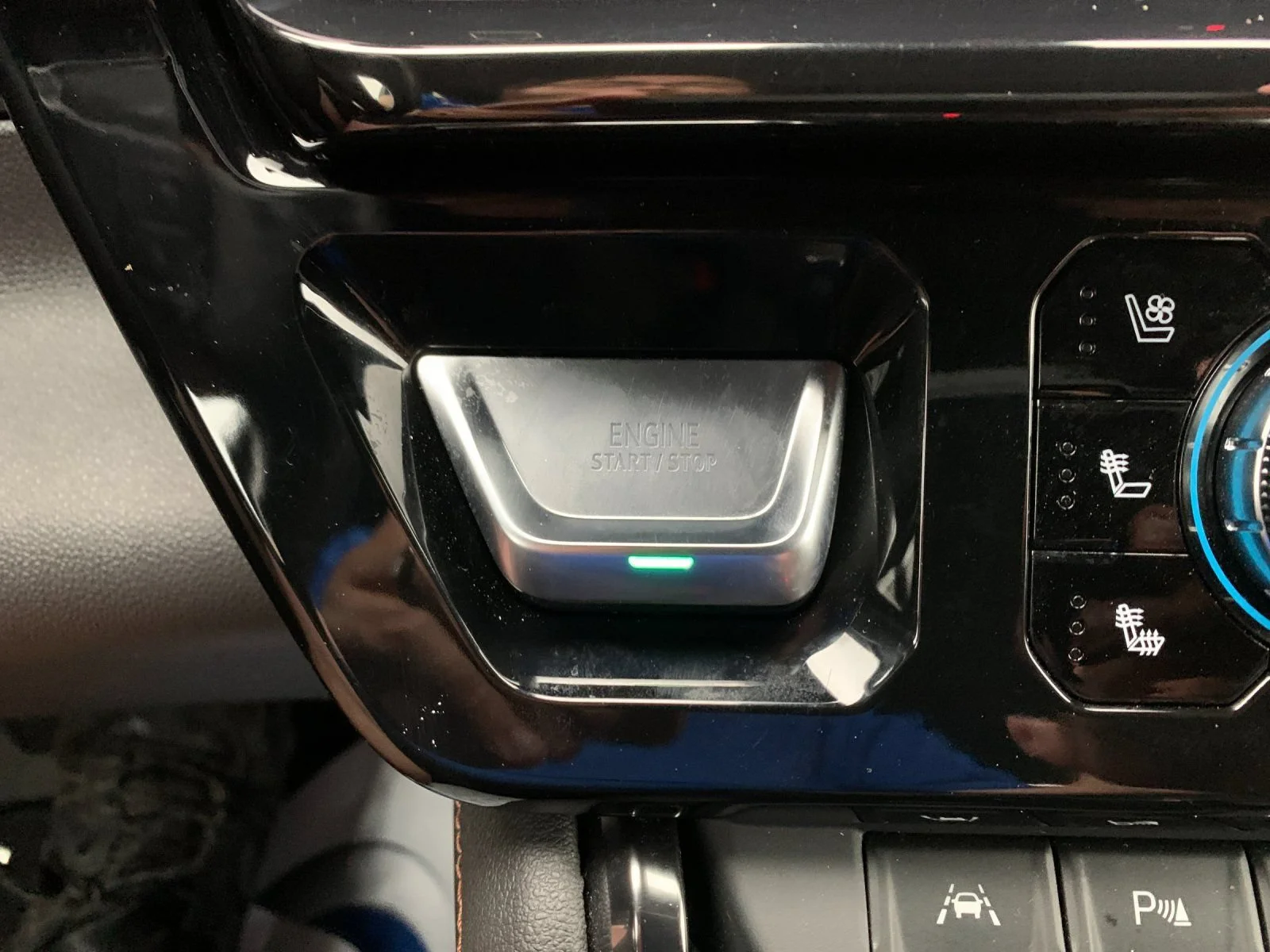 Used 2024 Onyx Black GMC AT4 image 24