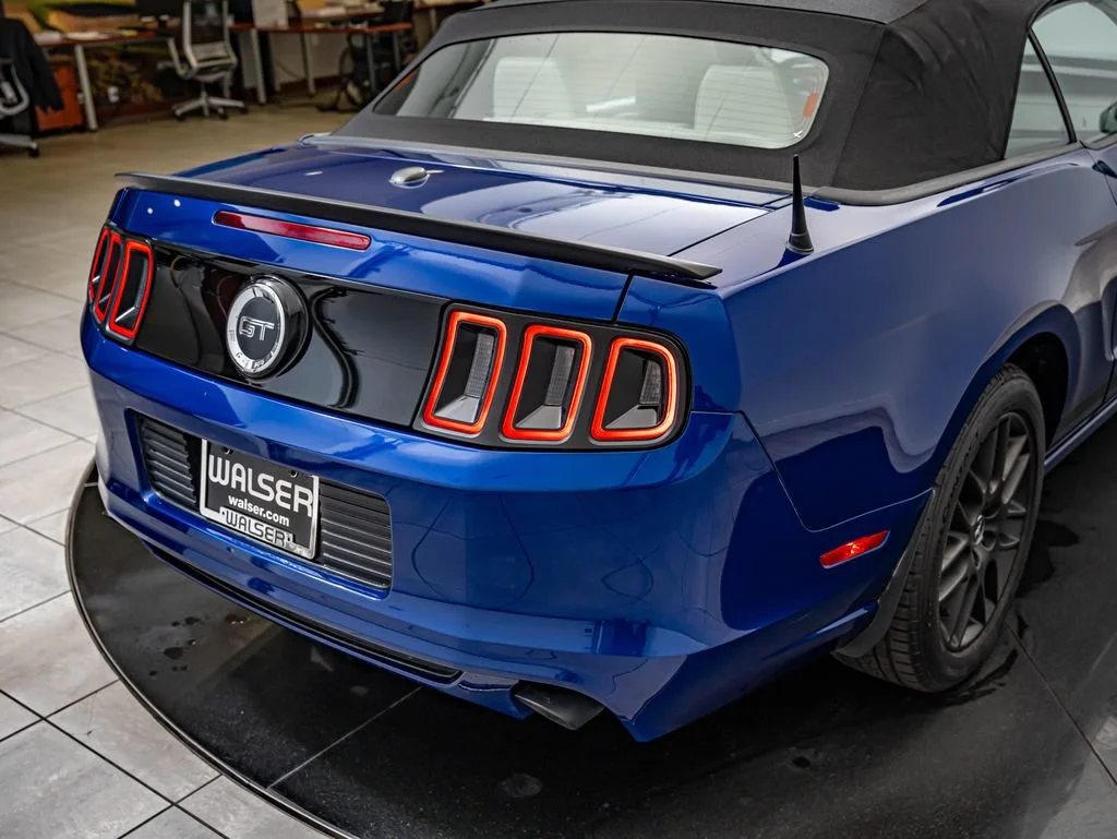 Used 2013 Blue Metallic Ford GT Premium image 19