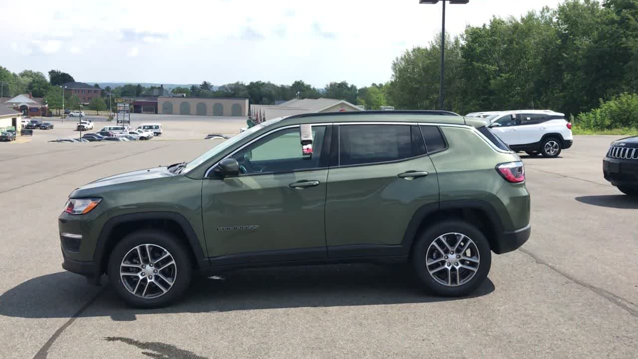 Used 2020 Olive Green Pearlcoat Jeep Latitude w/Sun/Safety Pkg image 5