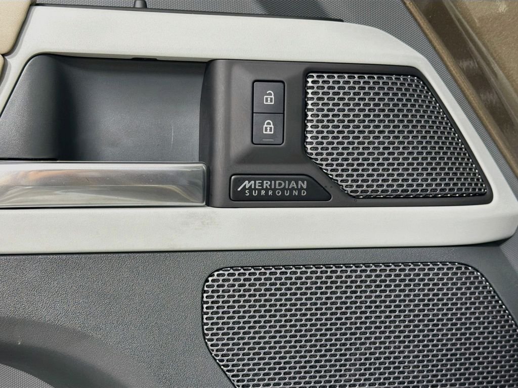 Certified Used 2023 Brown Land Rover X-Dynamic SE image 19