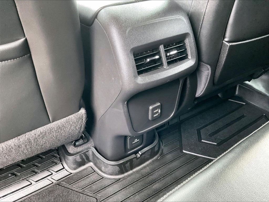 Used 2022 White GMC SLT image 27