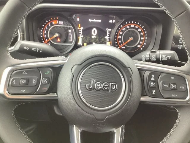 New 2026 Crystal Metallic Jeep 4-DOOR SAHARA image 13