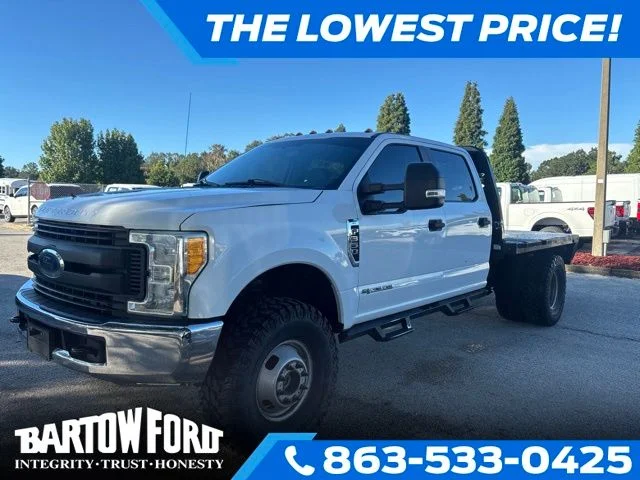 Used 2017 White Ford XL FLATBED image 1