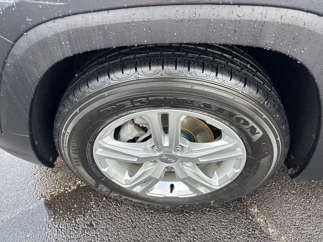 Used 2020 Gray GMC SLE image 36