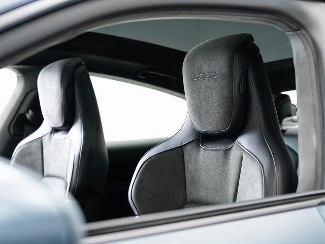 2025 Porsche Taycan GTS - Photo 10