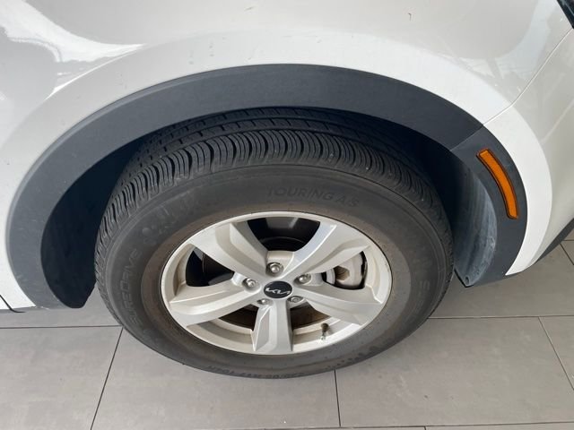 Used 2023 White Kia LX image 7