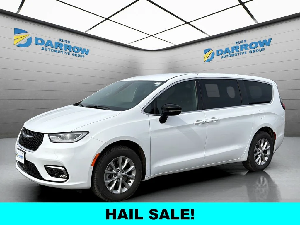 Used 2025 White Chrysler Select image 1