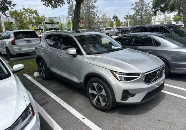 Used 2023 Silver Volvo Ultimate image 1