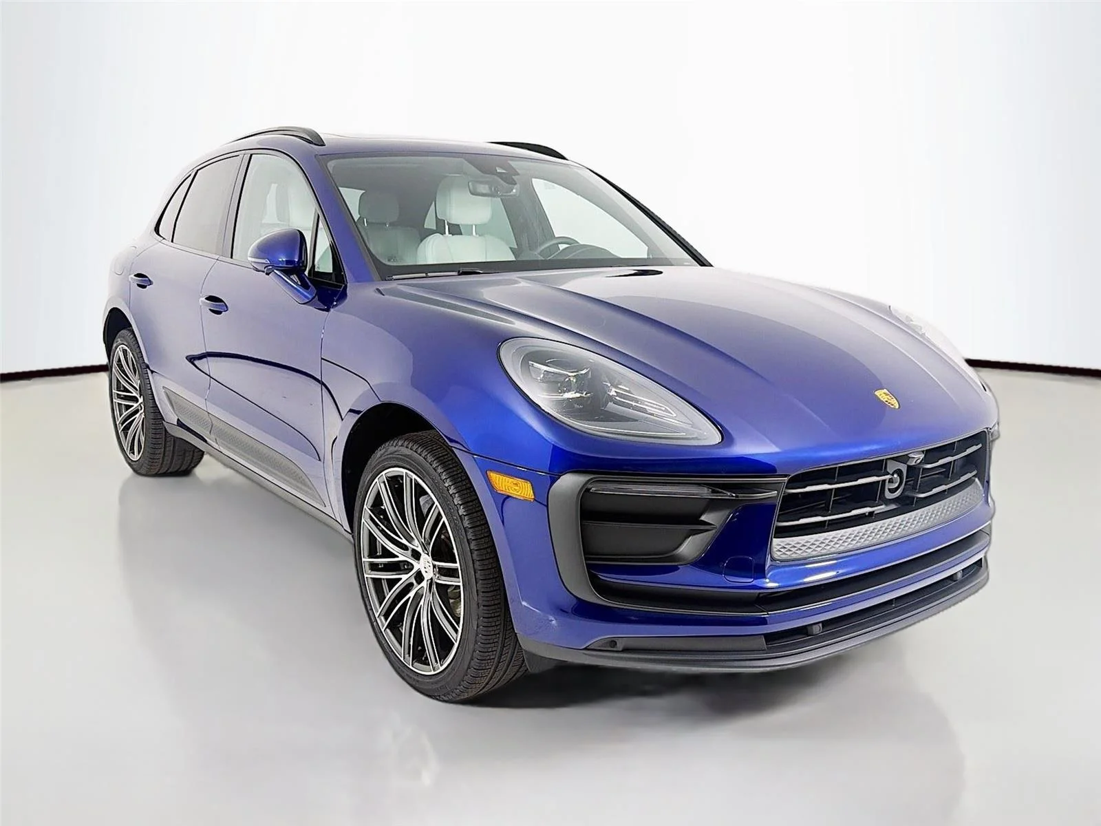 Certified Used 2026 Gentian Blue Metallic Porsche  image 31
