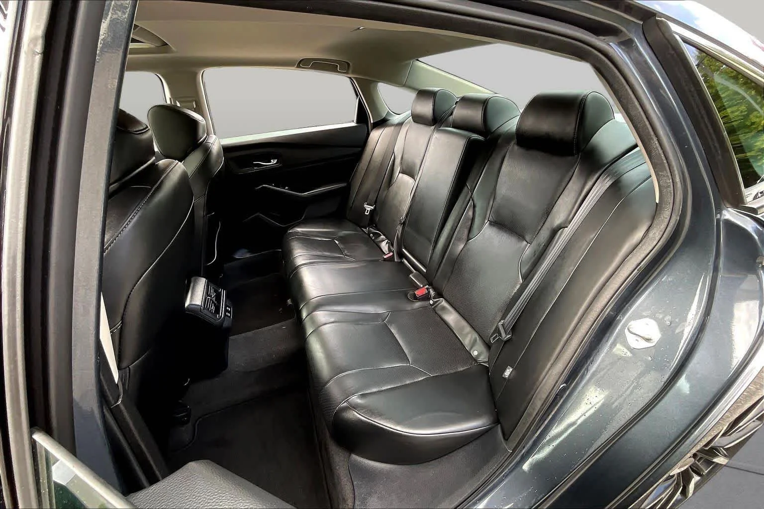 Used 2025 Meteorite Gray Metallic Honda Touring image 19