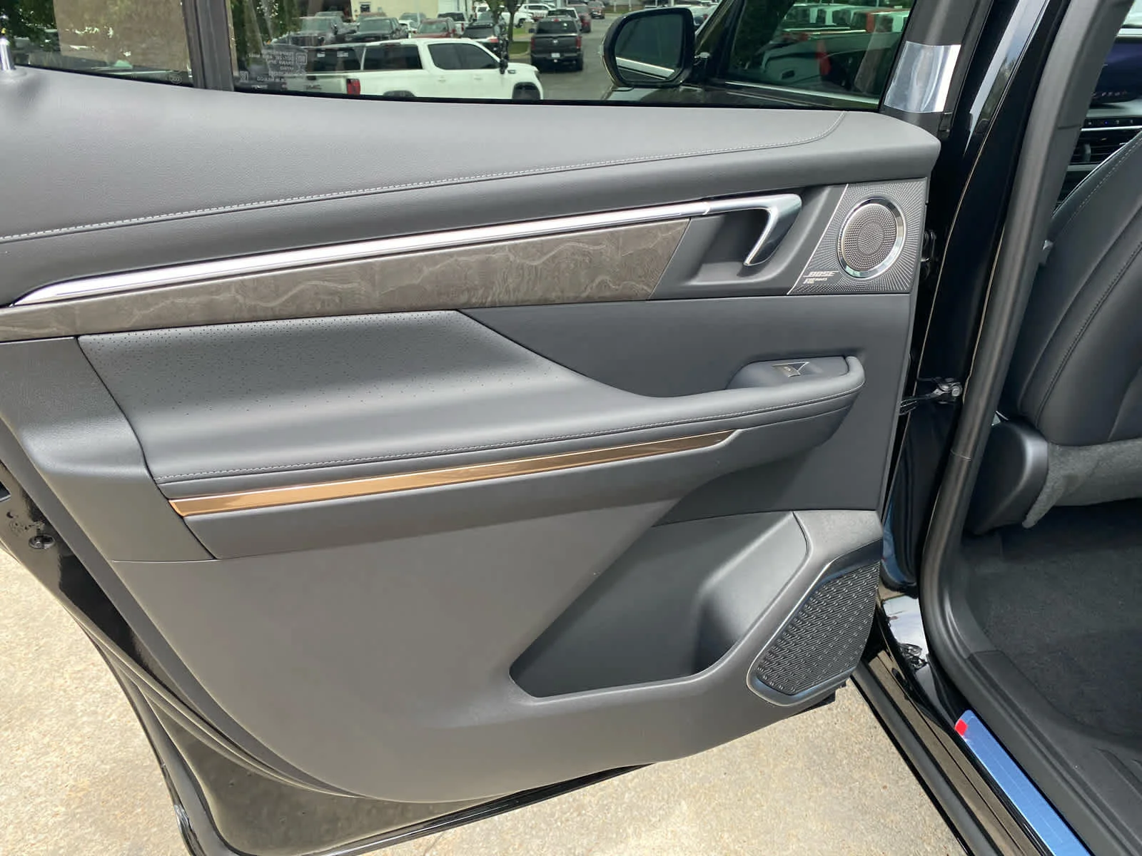New 2026 Ebony Twilight Metallic Buick Avenir image 21