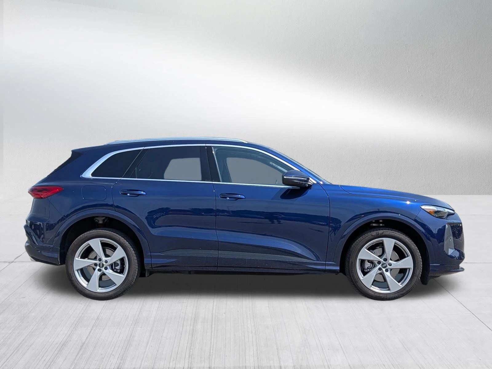 Used 2025 Navarra Blue Metallic Audi Premium Plus image 8