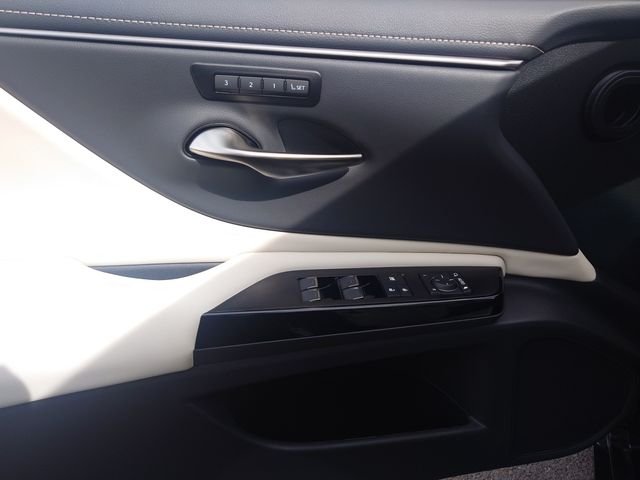2025 Lexus ES 350 - Photo 16