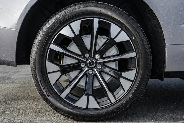 New 2026 Aurora Silver Volvo Plus image 18