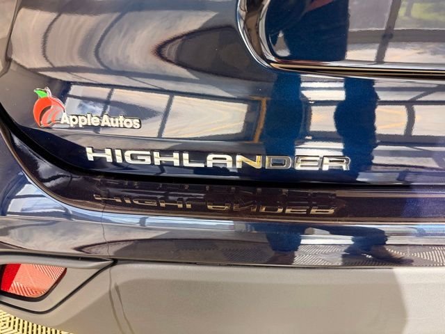 Used 2024  Toyota XLE image 10