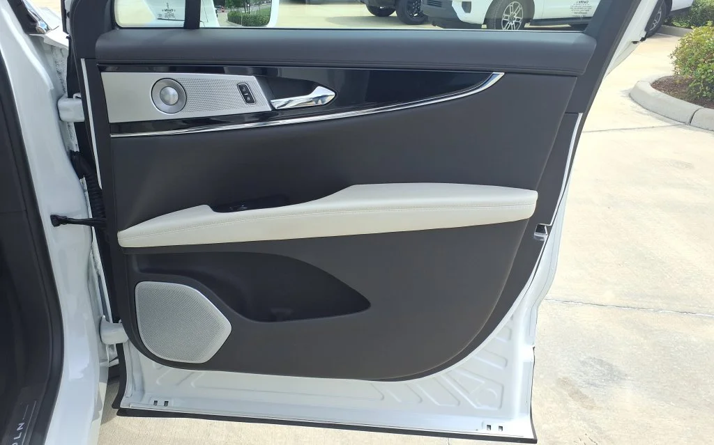 Used 2023 White Lincoln Black Label image 17
