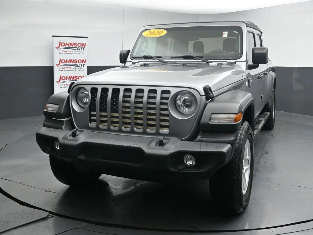 Used 2020 Silver Jeep Sport image 4