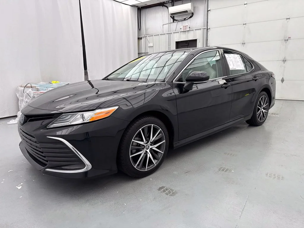 Used 2022 Black Toyota XLE image 3