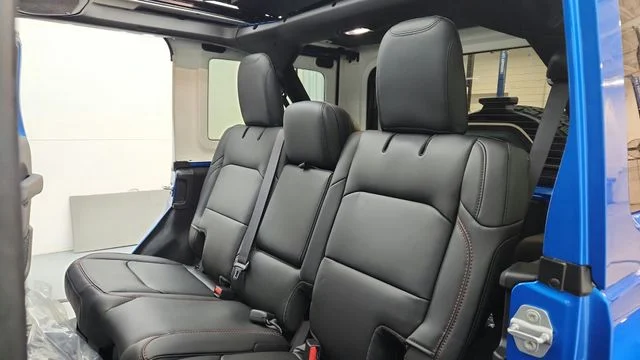 New 2026 Hydro Blue Pearl-Coat Exterior Paint Jeep Rubicon X image 22