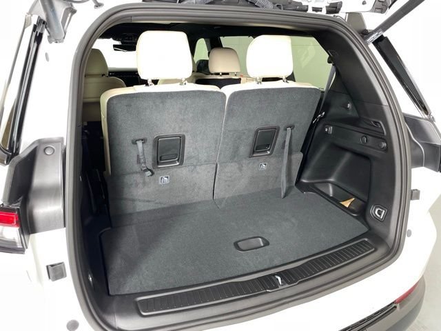 New 2025 Bright White Clear-Coat Exterior Paint Jeep Limited image 36