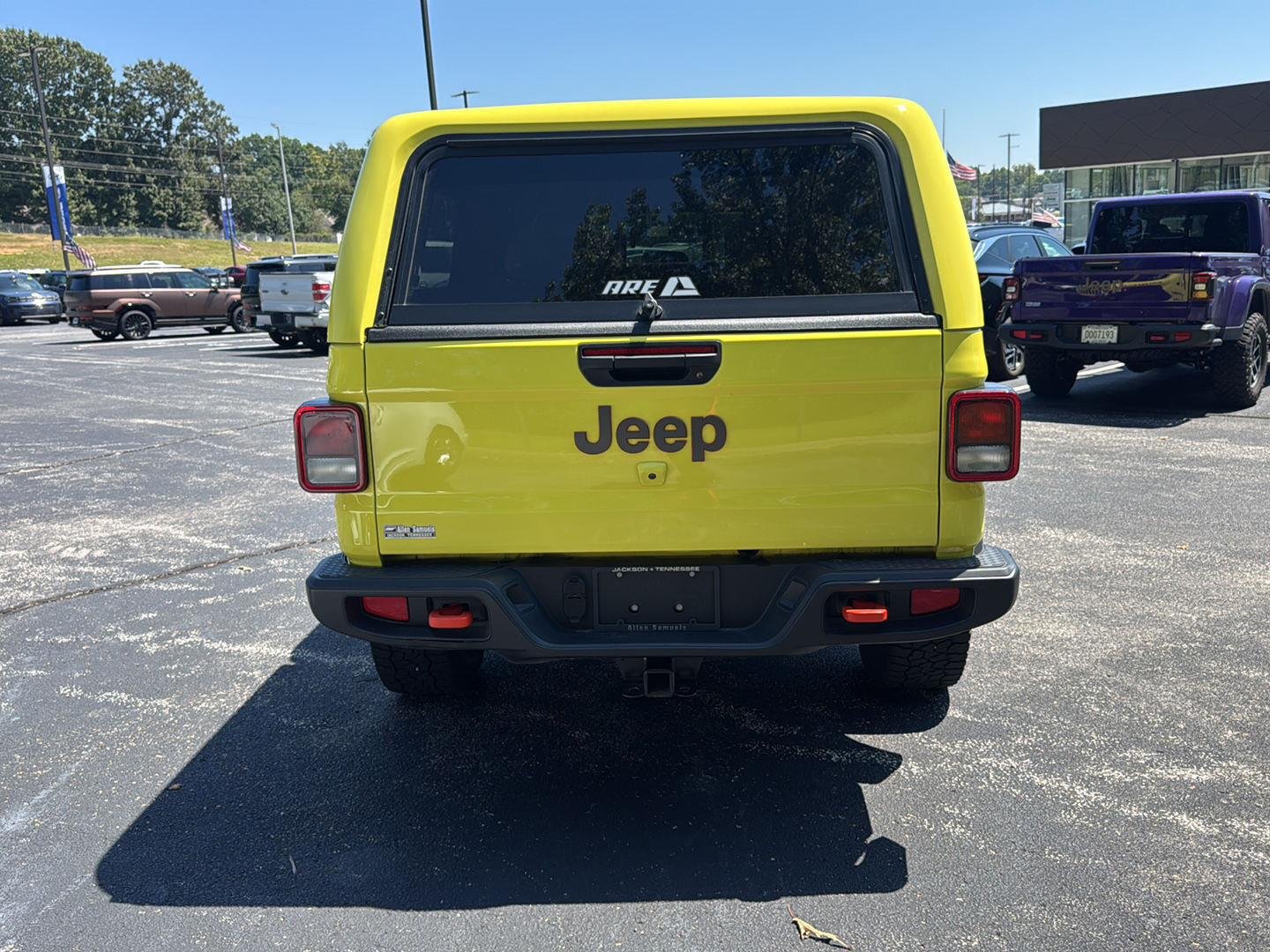 Used 2023 High Velocity Clearcoat Jeep Mojave image 4
