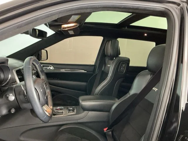Used 2017 Diamond Black Crystal Pearlcoat Jeep SRT image 14