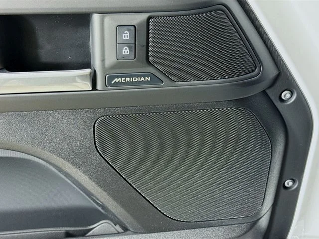 New 2026 Fuji White Land Rover S image 21