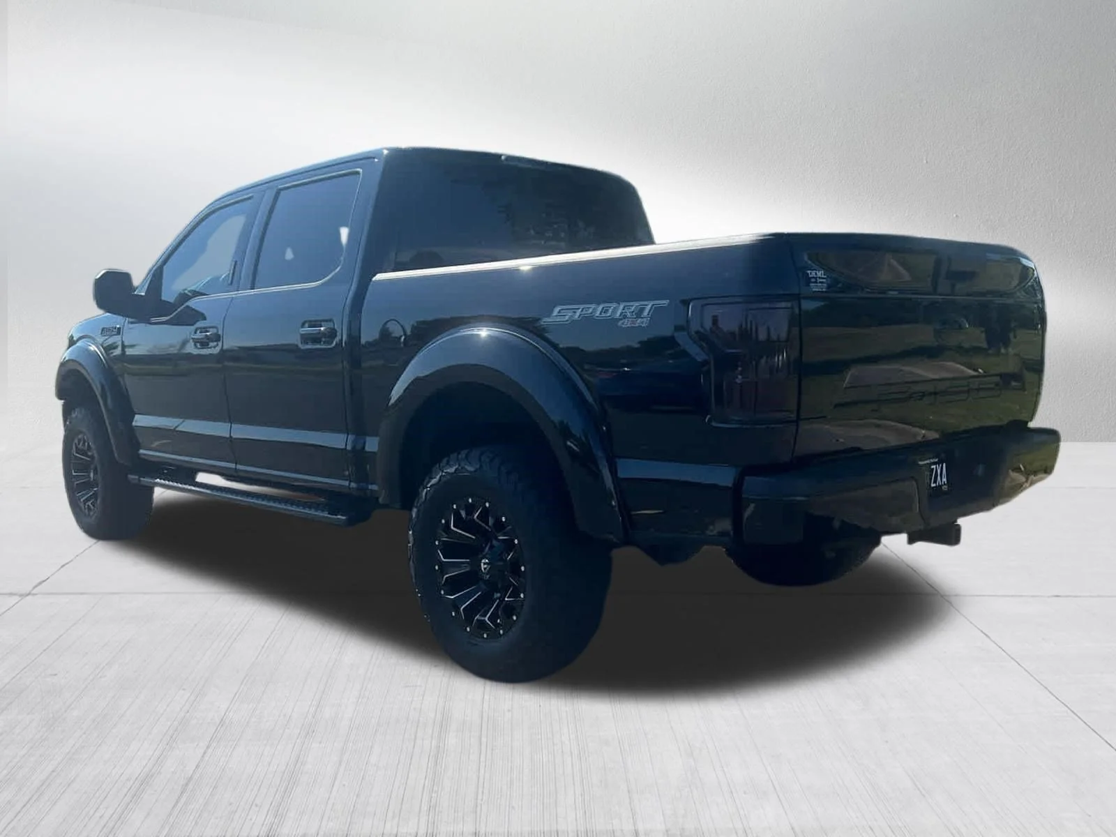 Used 2020 Agate Black Metallic Ford XLT image 5