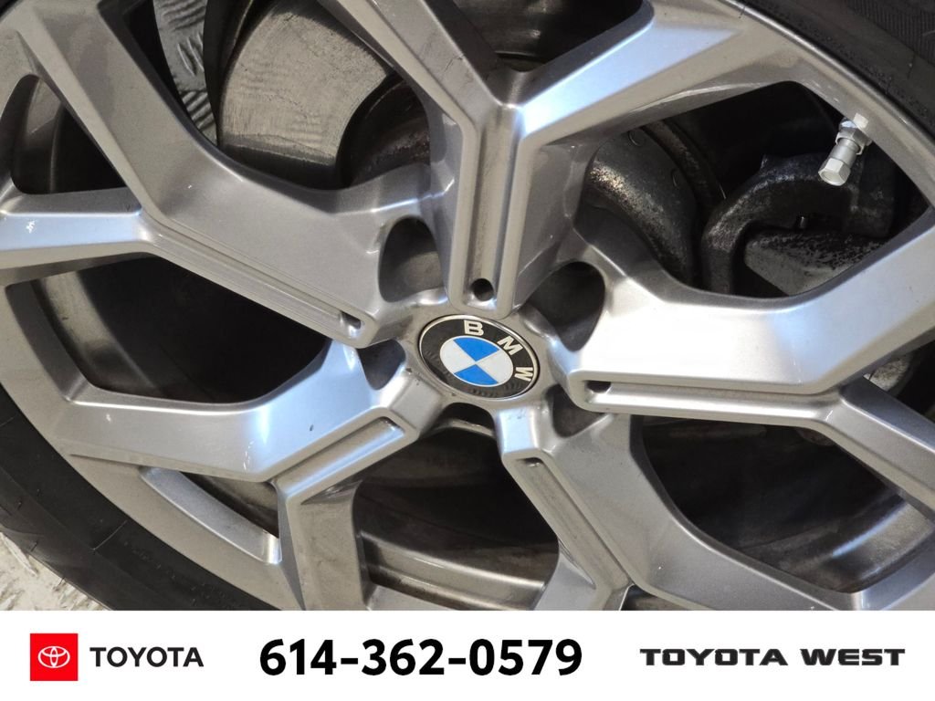 Used 2022  BMW xDrive30i image 13