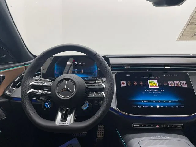 New 2026 MANUFAKTUR Moonlight Whit Mercedes-Benz E 53 AMG® image 3
