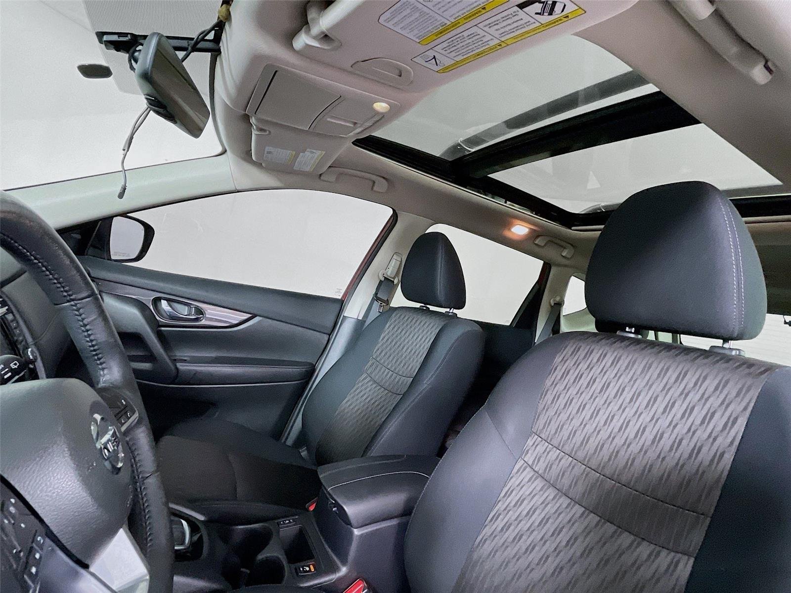 Used 2018 RED NISSAN  image 24