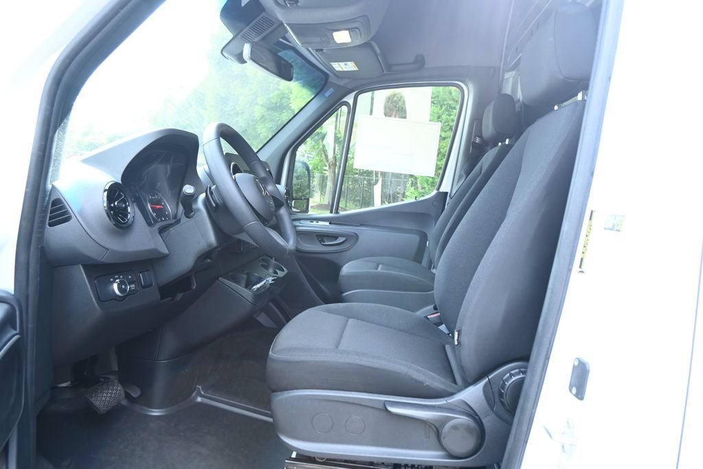 New 2026 Arctic White Mercedes-Benz Cargo 144 WB image 33