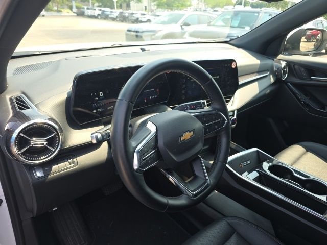 Used 2025 White Chevrolet LT image 7