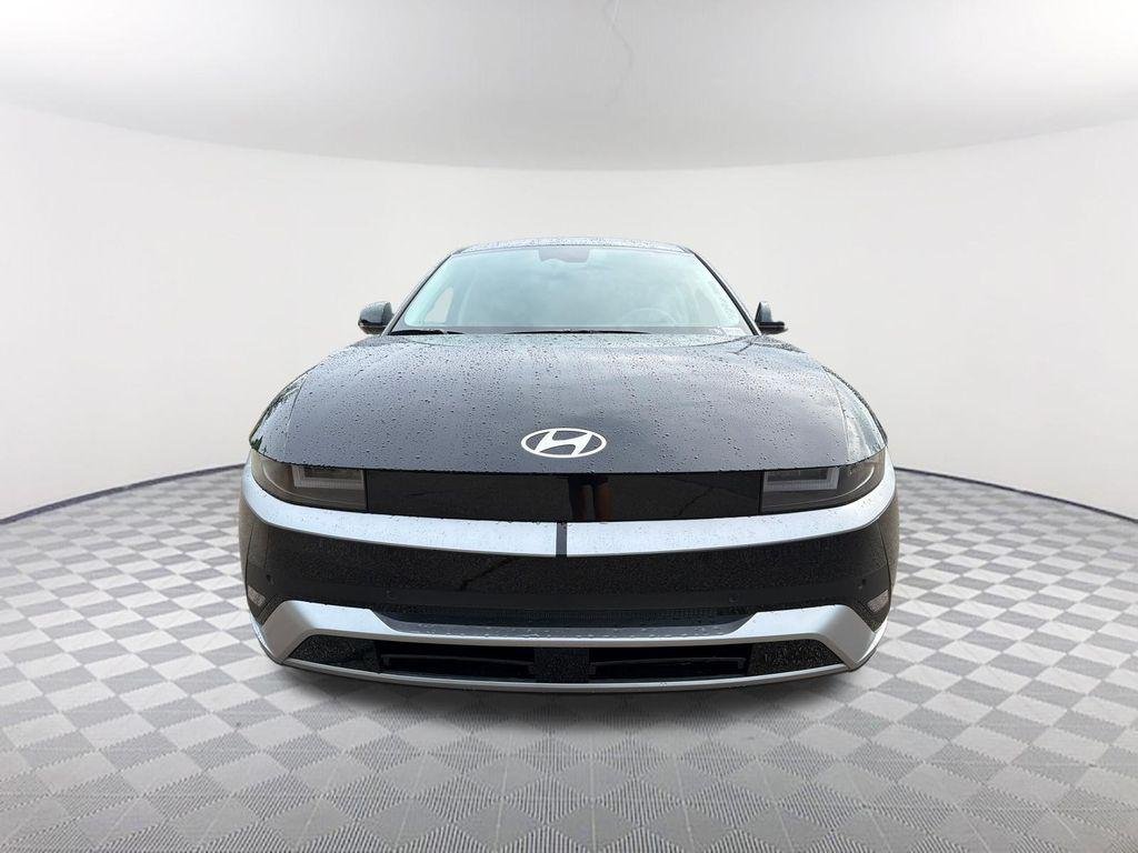 New 2026 Black Hyundai SE image 2