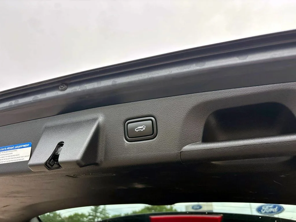 Used 2020 White Hyundai SEL image 16