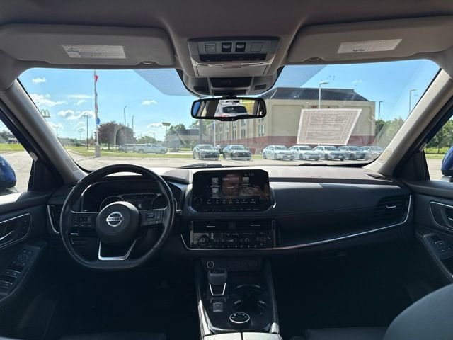 Used 2021 Blue Nissan SL image 14