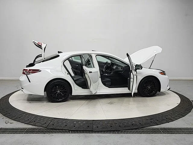 Used 2020 White Toyota SE Nightshade image 16