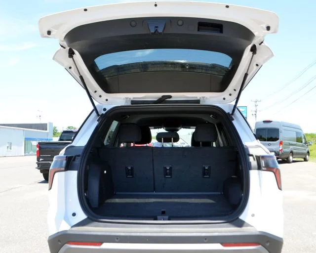 Certified Used 2025 Summit White Chevrolet LT image 6