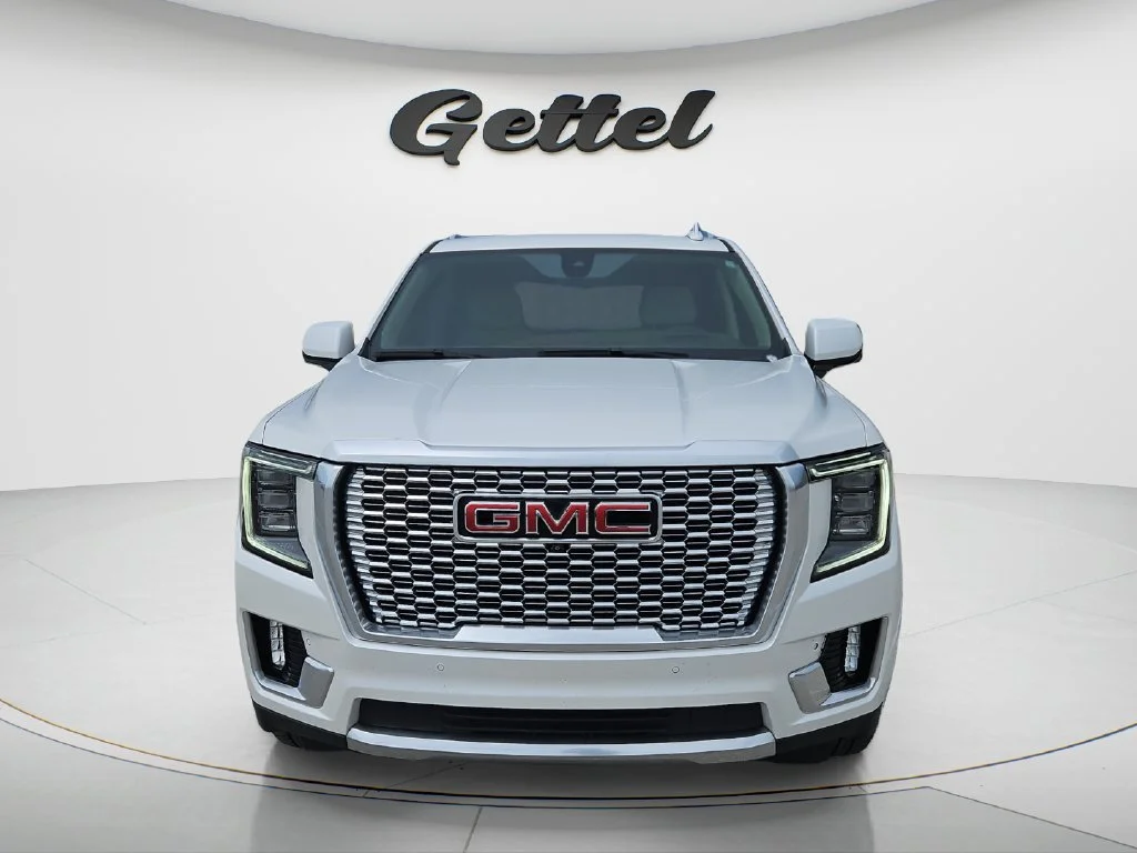 Used 2021 WHITE FROST TRICOAT GMC Denali image 2