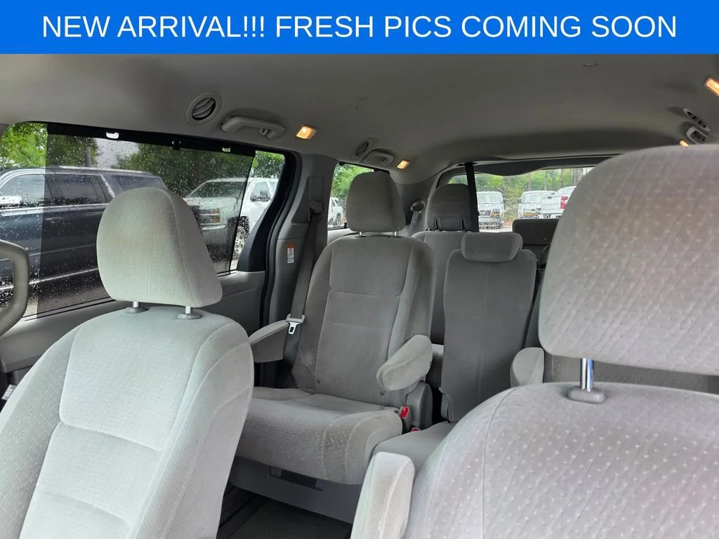 Used 2015 Gray Toyota LE 7 Passenger image 10