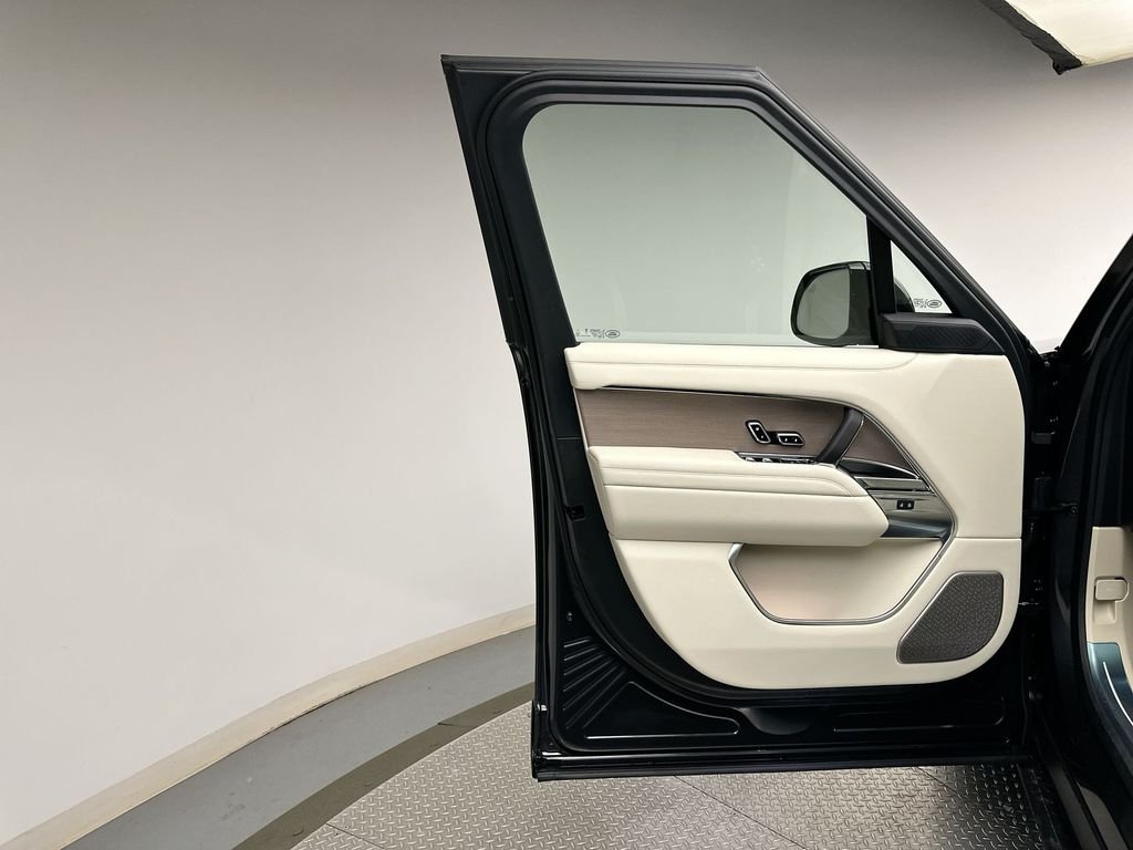 New 2026 Carpathian Gray Premium Metallic Land Rover Autobiography image 18