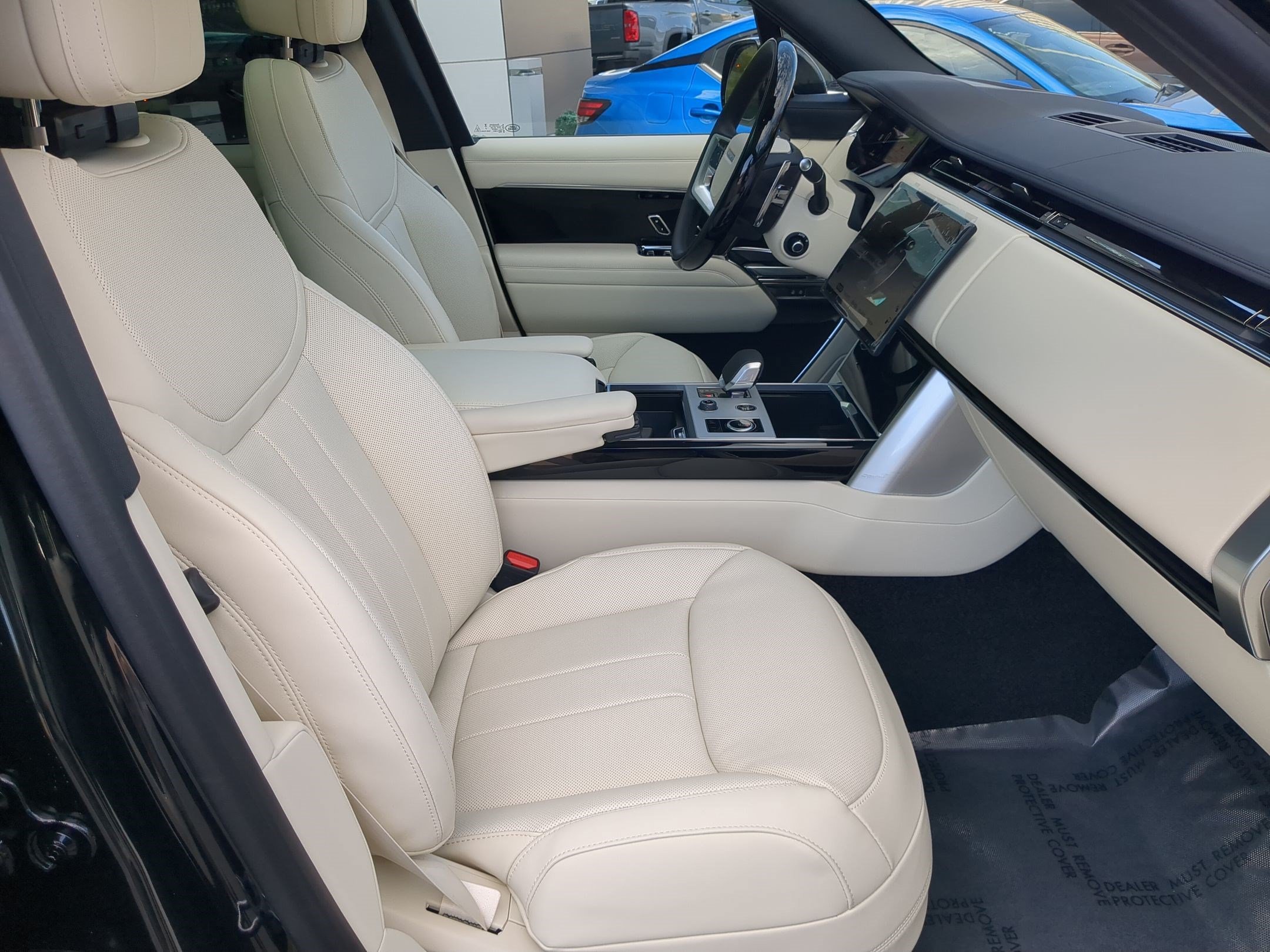 New 2027 Santorini Black Land Rover P530 SE image 31