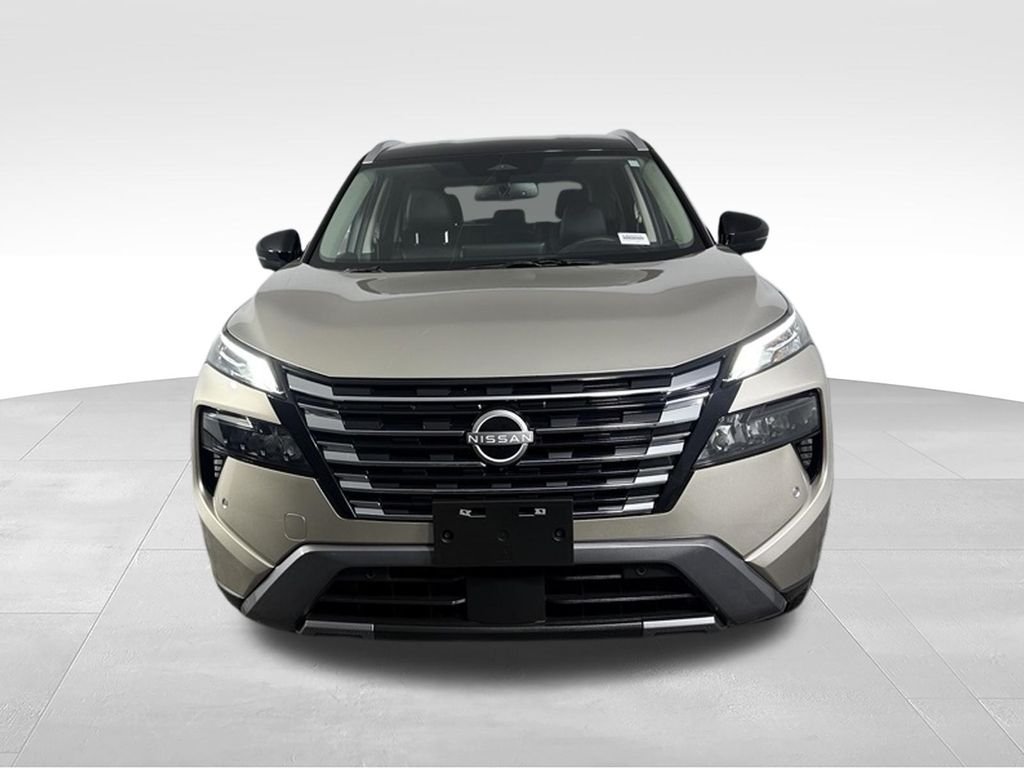 Used 2025 Champagne Silver Metallic Nissan SL image 5