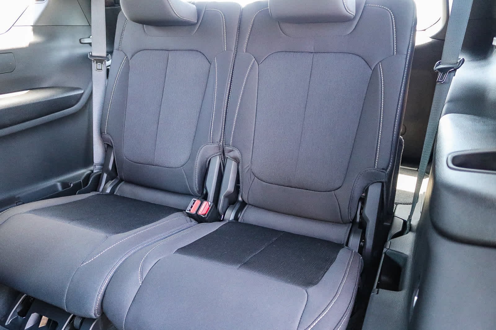 New 2026 Baltic Gray Metallic Clear-Coat Exterior Paint Jeep Laredo image 18