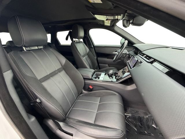 Used 2023 White Land Rover R-Dynamic S MHEV image 16