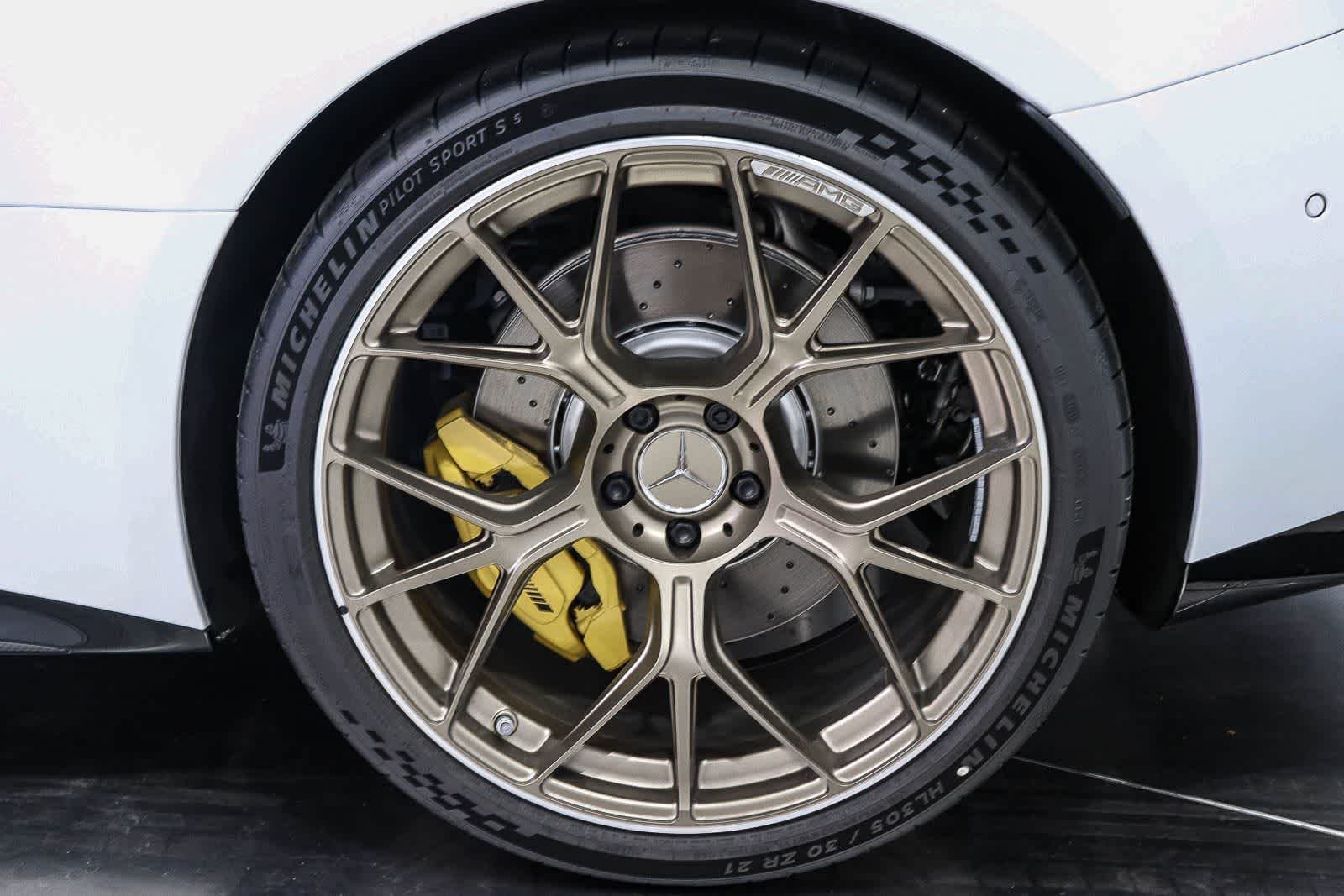 New 2026 MANUFAKTUR opalite white magno Mercedes-Benz AMG® GT 63 image 10