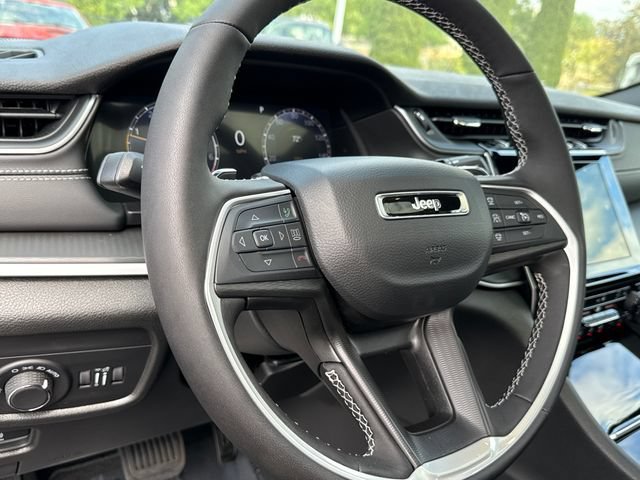 New 2026 Diamond Black Crystal Pearlcoat Jeep Laredo X image 17