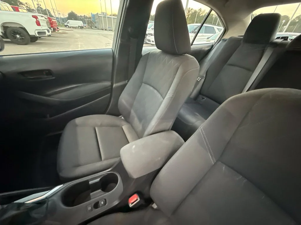 Used 2025 White Toyota LE image 17